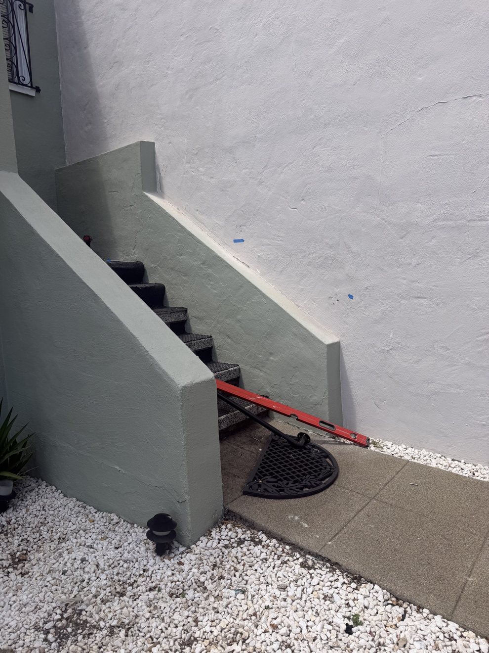 Outdoor staircase before handrail installation